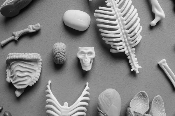 Hoe kan ik mijn zelfvertrouwen vergroten in sociale situaties?